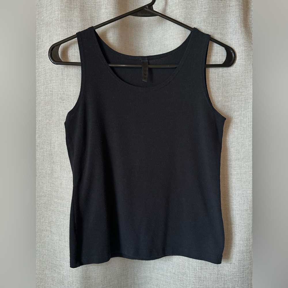 I’vory•women’s scoop-neck sleeveless top•size small•super soft•basic black tank